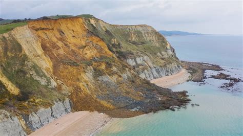 Biggest Rockfall In 60 Years For Dorsets Jurassic Coast Itv News Meridian