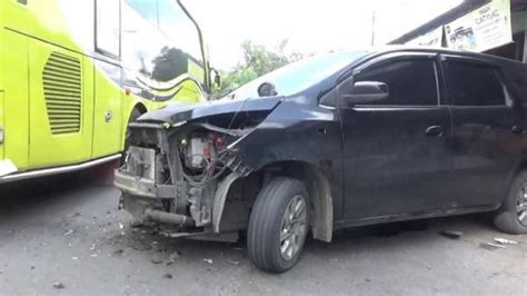 Kecelakaan Hari Ini Minibus Tabrak Truk Fuso Di Jombang Orang Luka Luka