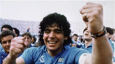 Nápoli El Primero Que Saludó A Su ídolo Maradona