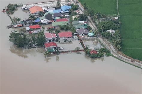 Philippines – 5 Rescuers Die in Typhoon Noru Floods – FloodList