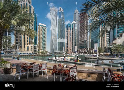 Dubai restaurant marina hi-res stock photography and images - Alamy