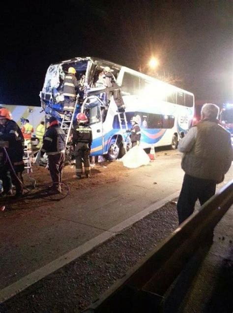 Choque Entre Bus Y Camión Deja Dos Muertos Y Dos Heridos Graves