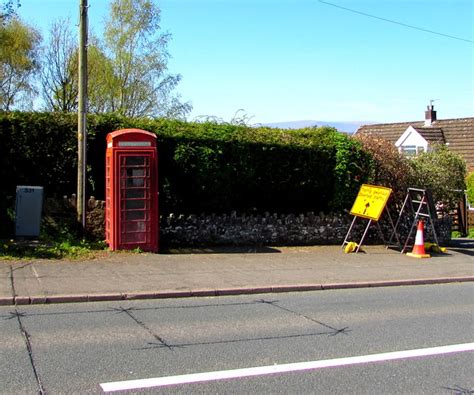 Red Phonebox Bwlch Powys © Jaggery Geograph Britain And Ireland