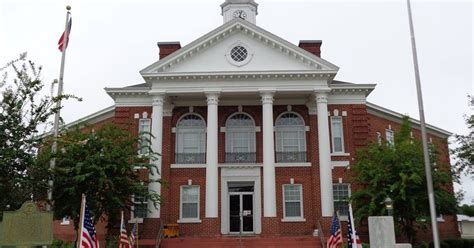 Forgotten Georgia: Bacon County Courthouse in Alma