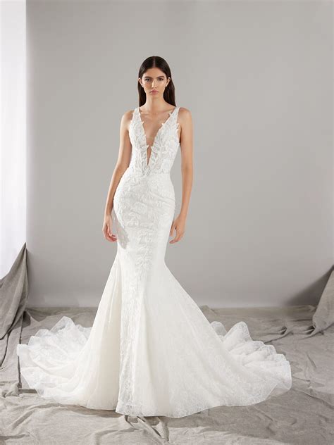 Jesy Mermaid Wedding Dress With A V Neckline Pronovias