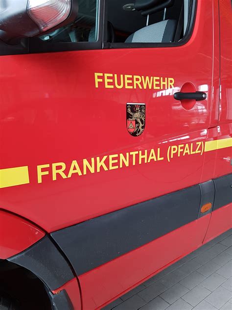 Feuerwehr Und Polizei Informieren Brand In Der Frankenthaler