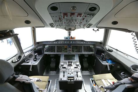 Кабина экипажа российского пассажирского самолета МС-21-300 | Пикабу