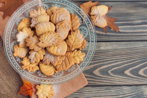 Sandige Herbstplätzchen mit Mandeln Vanillezucker und Zimt