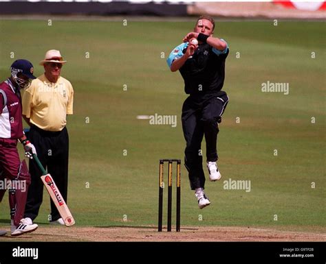 Sir garfield sobers xi v sir richard hadlee xi hi-res stock photography ...