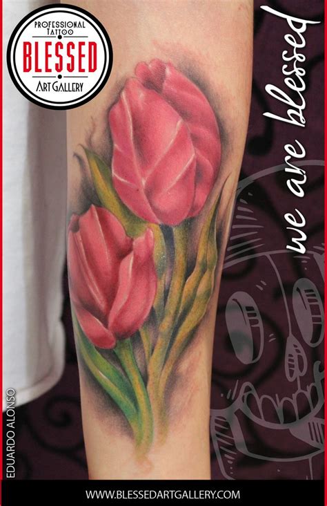 Tatuaje De Tulipanes Realizado Por Eduardo Alonso Tatuaje De Tulipan