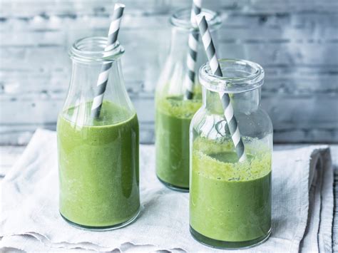 Smoothie Aus Feldsalat Spinat Gurke Und Apfel Rezept Eat Smarter