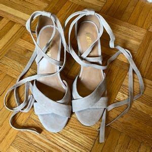 Report New Nude Heels Gem