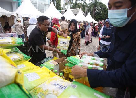 Bazar Beras Dan Minyak Goreng Murah ANTARA Foto