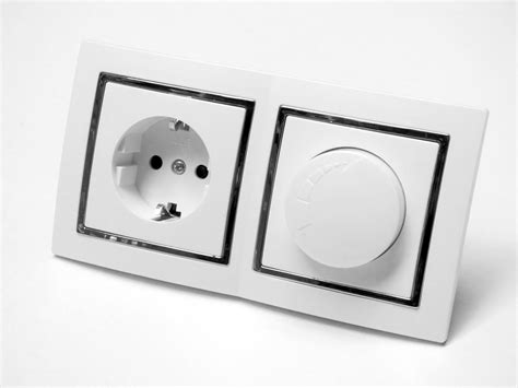 Levina S weiß 2er Rahmen 1x Schuko Dose 1x Dimmer 20 300 Watt silberner