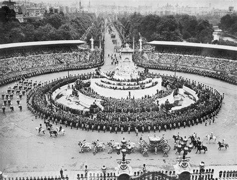 In pictures: The coronation of Queen Elizabeth II | CNN