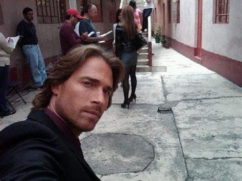 Teresa detrás de cámaras in 2024 Teresa cast Sebastian rulli Teresa