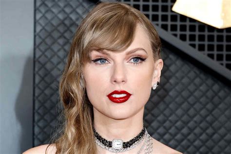 Watch Taylor Swift Ask Stylist to Change Clock Choker to Midnight