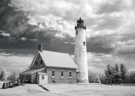 Tawas Point Lighthouse – Kolari Vision