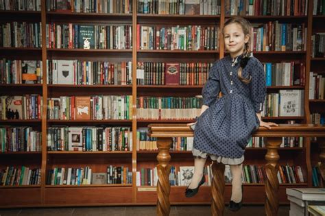 Школа моделей Луцьк "Світлинка", Фотосет "У книгарні" | Bookcase, Home ...