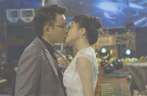 Hot girl Trâm Anh lộ cảnh hôn bạn trai Trên giường anh như con lợn Tinmoi