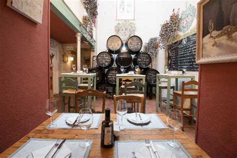 Taberna El No 10 Cordoba Restaurant Reviews Photos And Phone Number Tripadvisor