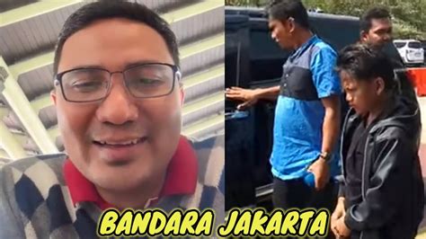 Om RaisLagi Di Bandara Menunggu Ke Datangan Pak Joko Dan Farel