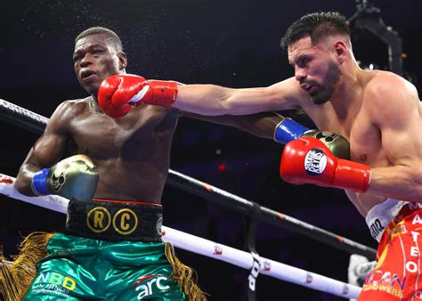 Jose Ramirez Knocks Out Richard Commey With Nasty Body Shot