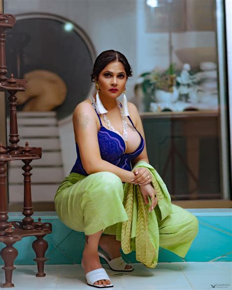 Desi Hot Web Series Lead Actress Aabha Paul Chubby Look In Hot Sex