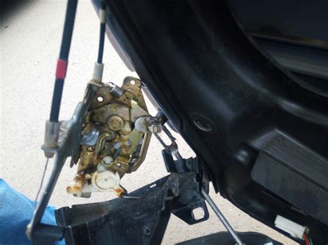 Замок…Дверь…и 2 часа мучений))))) — Mazda 6 (1G) GG, 2 л, 2005 года ...