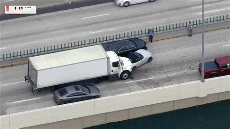 Philadelphia Traffic Multi Vehicle Crash Causes Major Backup On I 95