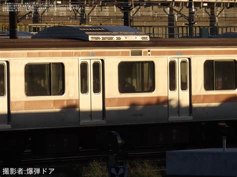 2nd Train 【jr東】中央快速線209系トタ81編成ドアステッカー撤去の写真 Topicphotoid98585