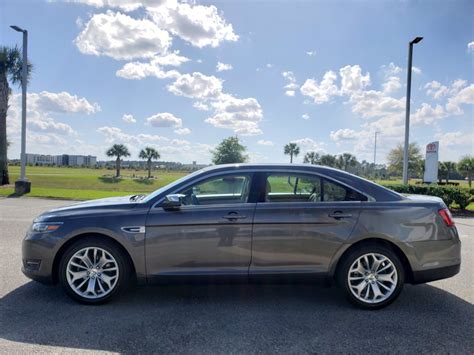 Pre Owned 2017 Ford Taurus Limited FWD 4dr Car