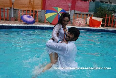 Men Women Photos Sridevi Vijayakumar Hot Thigh And Cleavage Show In