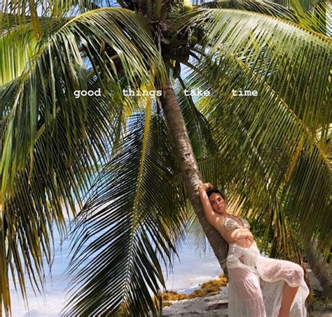 Agathe Auproux s affiche en bikini blanc très sexy sur Instagram