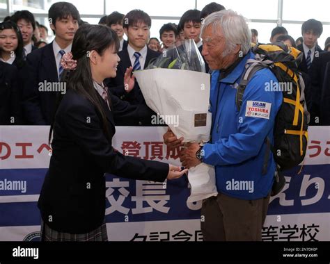 80 Year Old Japanese Climber Yuichiro Miura Right Who Became The