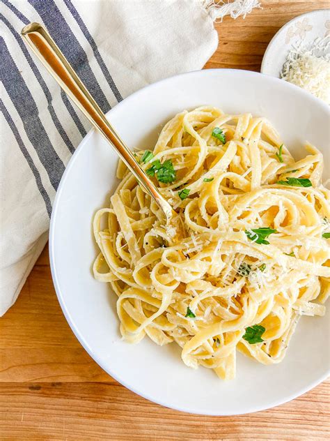 Easy Fettuccine Alfredo Recipe Lifes Ambrosia