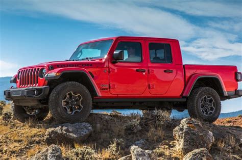 Korban Kelangkaan Semikonduktor Produksi Jeep Gladiator Tertunda