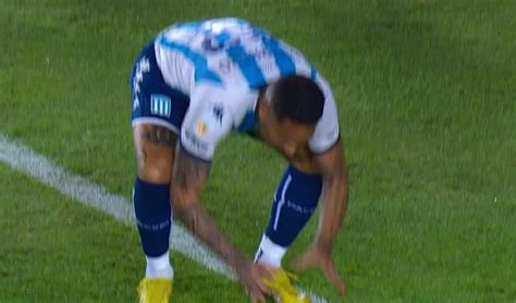 La Frustración De Paolo Guerrero Al Perder Ocasión De Gol En Racing Vs Newells Infobae