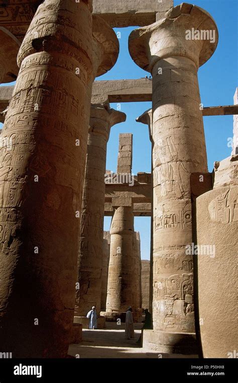 Columnas de la sala hipóstila de karnak hi res stock photography and