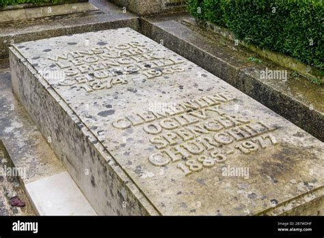 Winston Churchill Grave Stock Photo - Alamy