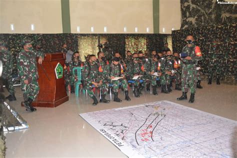 Tinjau Latihan Posko I Yonif R 301 PKS Pangdam III Siliwangi Beri