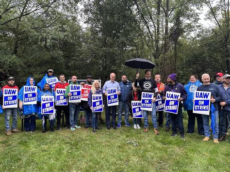 Sen Bob Casey Joins Striking Uaw Workers On Picket Line In Bucks