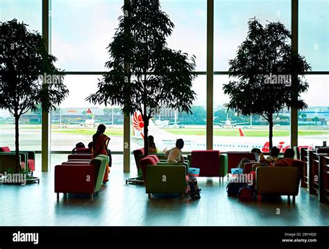 Lounge at Changi Airport Stock Photo - Alamy