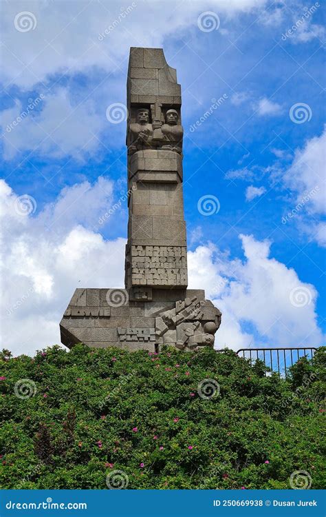 Monumento A Los Soldados Polacos Heroicos De La Guerra Mundial Ii