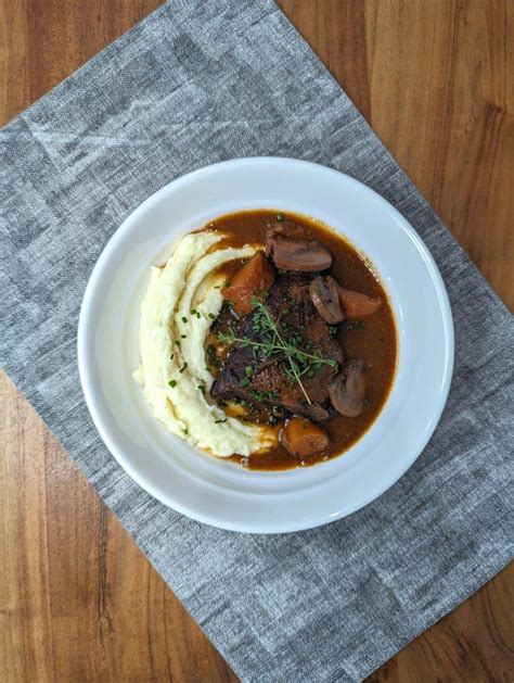 Slow cooked beef cheeks in red wine – Cook+Wine
