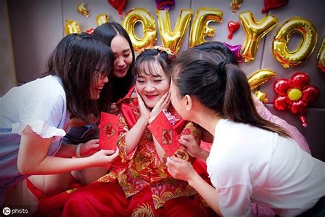 同學結婚我隨禮600，我結婚他隨200，紅包里的小紙條讓我懷疑人生 每日頭條