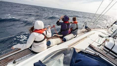 Boating Tips For Cold And Wet Weather Conditions