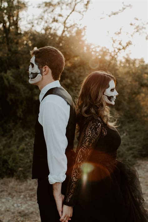 15 Chic Ideas To Throw A Spooky And Stylsh Halloween Wedding