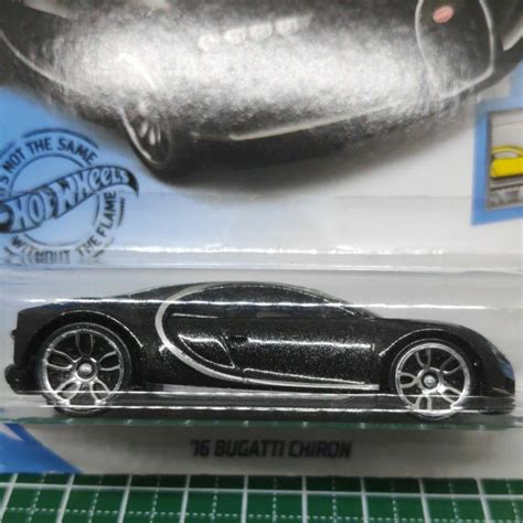 Hot Wheels Bugatti Chiron Factory Fresh Long Card