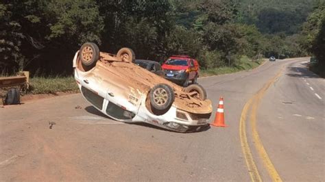 Itabirito BR 356 Carro Capota Na Serra Da Santa